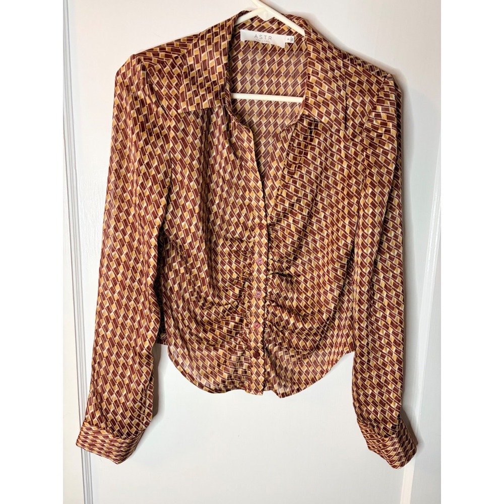 ASTR The Label Brown Geometric Diamond Print Ruched Front Button Down Blouse S